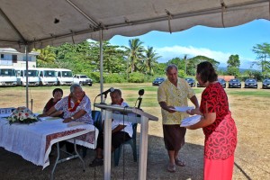 PM Tuilaepa and China's Ambassador look on as the paperwork for one of the buses is handed over to the new owner.