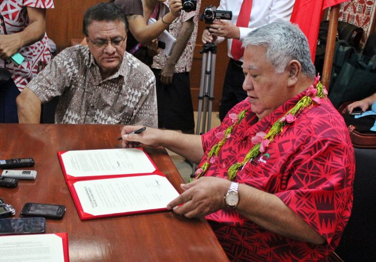 PM Tuilaepa shortly after signing the sister-city agreement with Samoa's Ambassador to China, Tapusalaia Terry Toomata looking on.