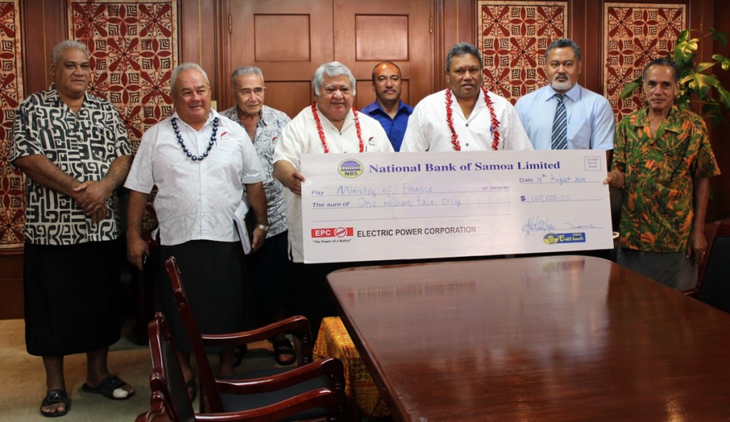 Prime Minister, Cabinet Ministers and EPC Board pose with the million tala dividend cheque from EPC.